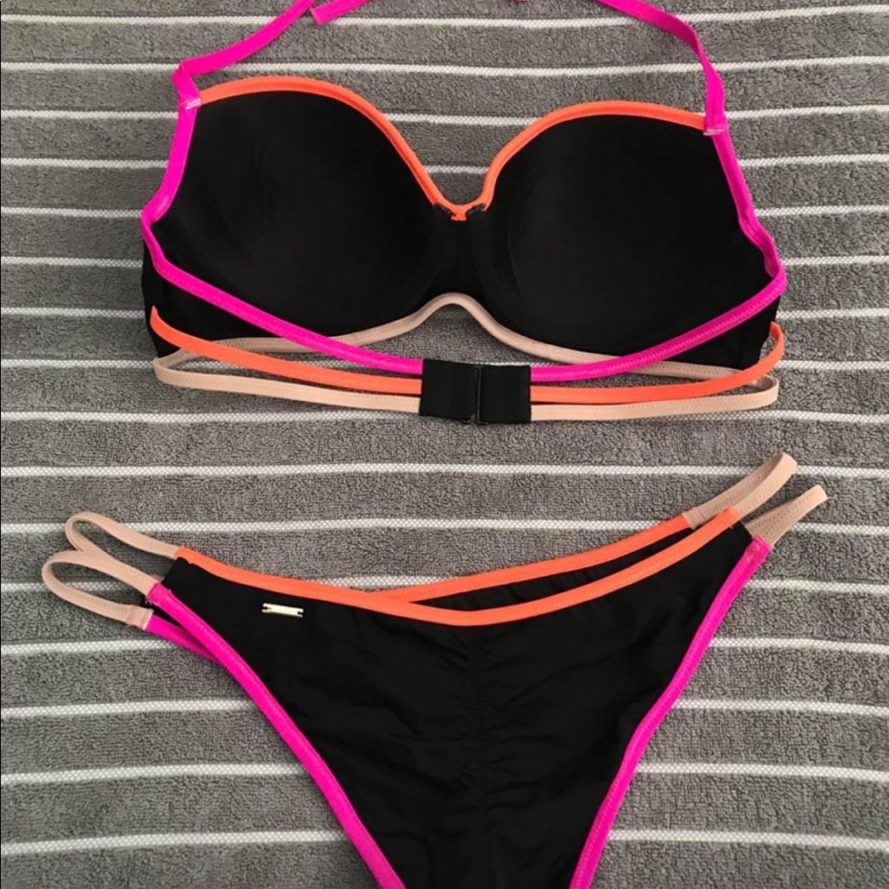 Victoria’s Secret bikini